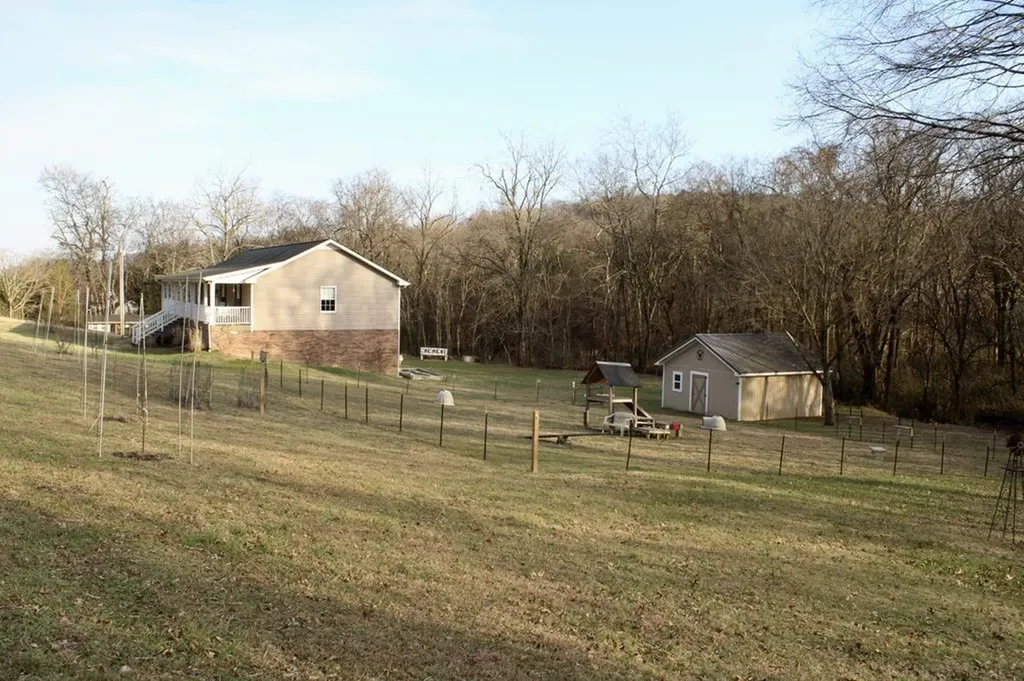 237 Grant Highway Gordonsville TN 38563