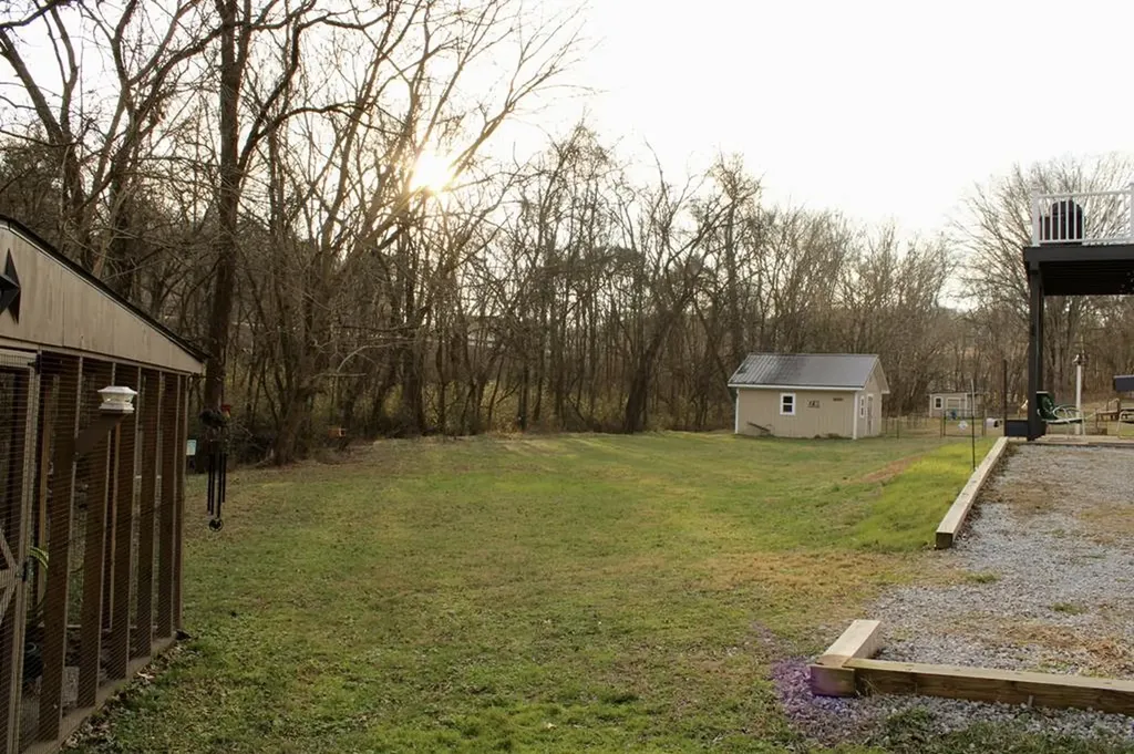 237 Grant Highway Gordonsville TN 38563