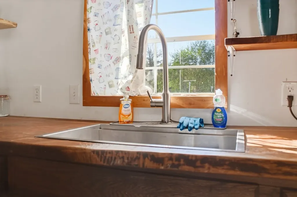 214 S Main Street Byrdstown TN 38549