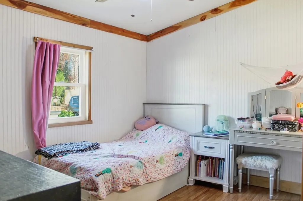 214 S Main Street Byrdstown TN 38549