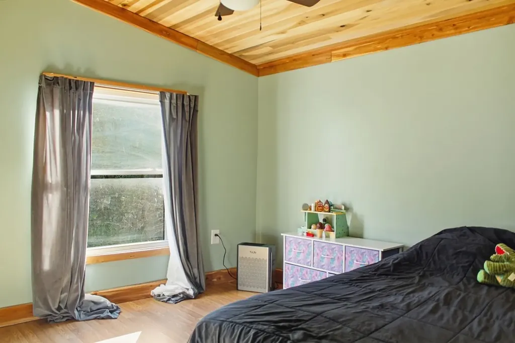 214 S Main Street Byrdstown TN 38549