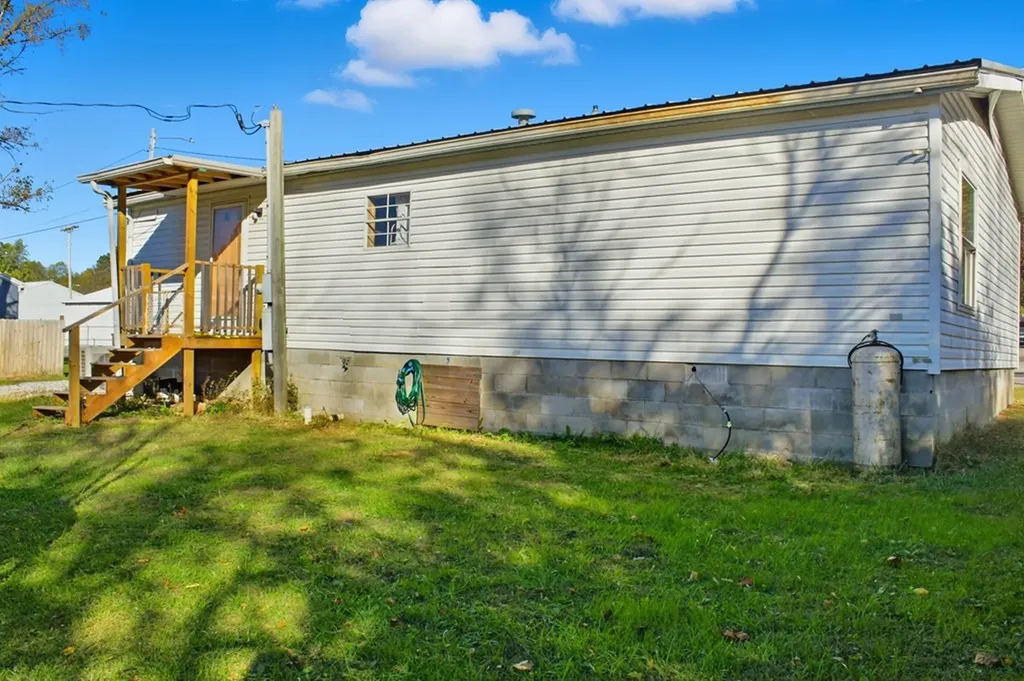 214 S Main Street Byrdstown TN 38549