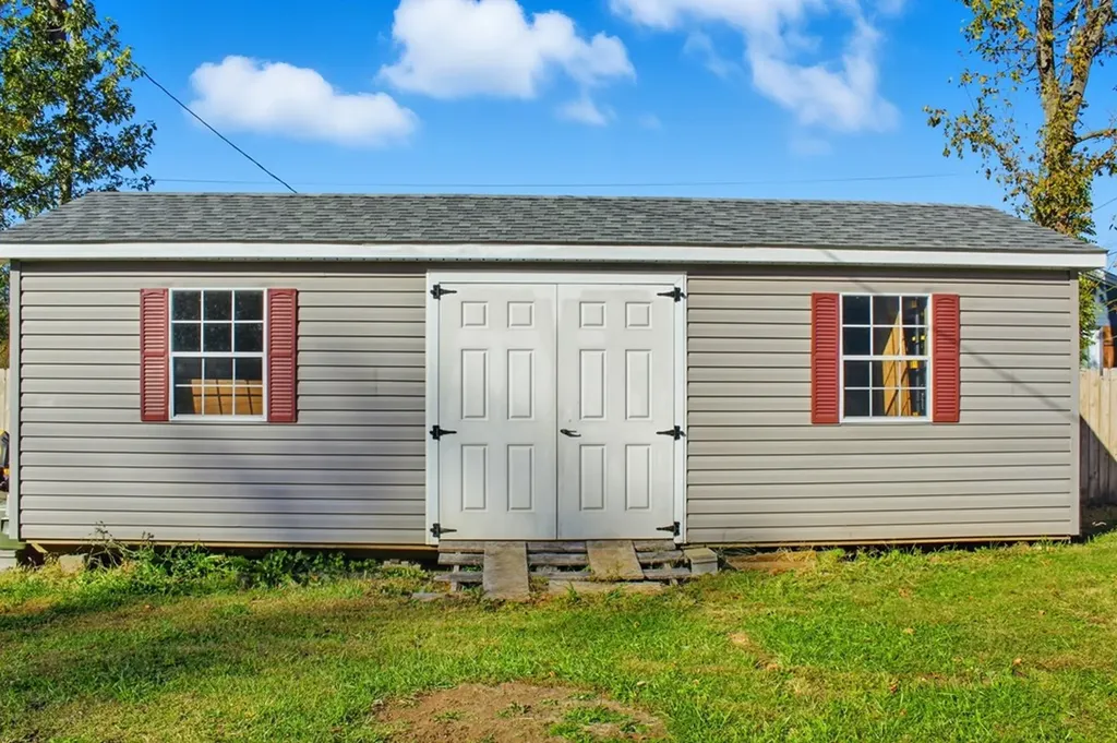 214 S Main Street Byrdstown TN 38549