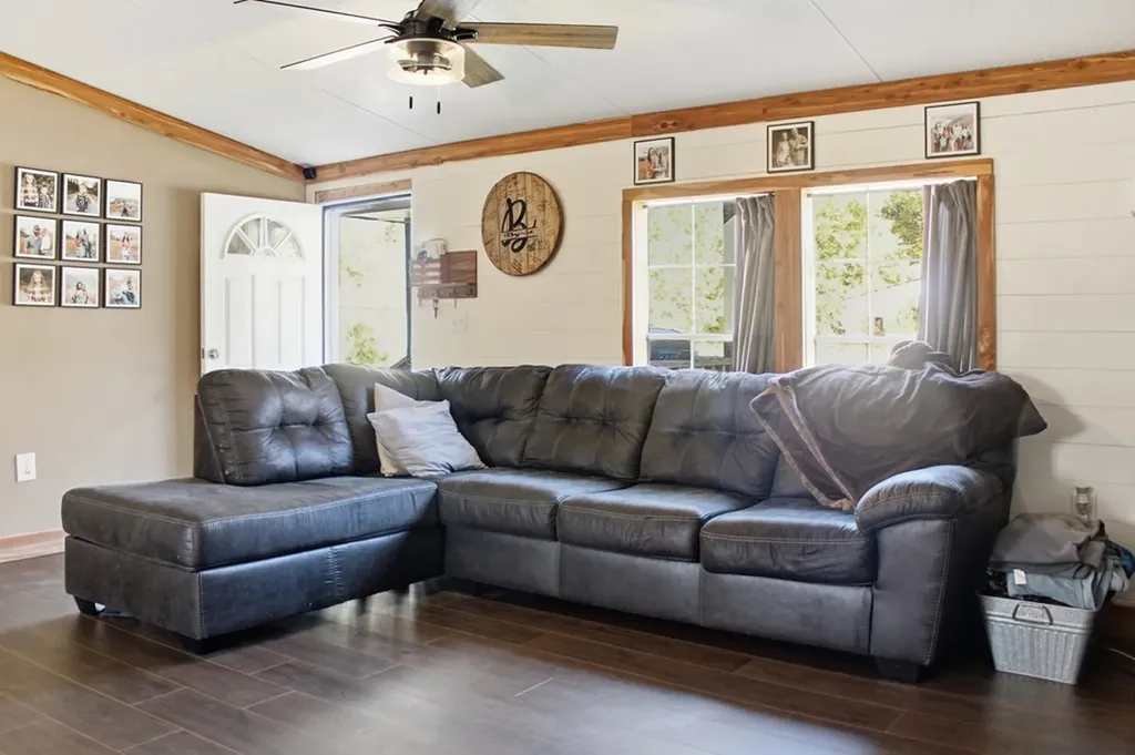 214 S Main Street Byrdstown TN 38549