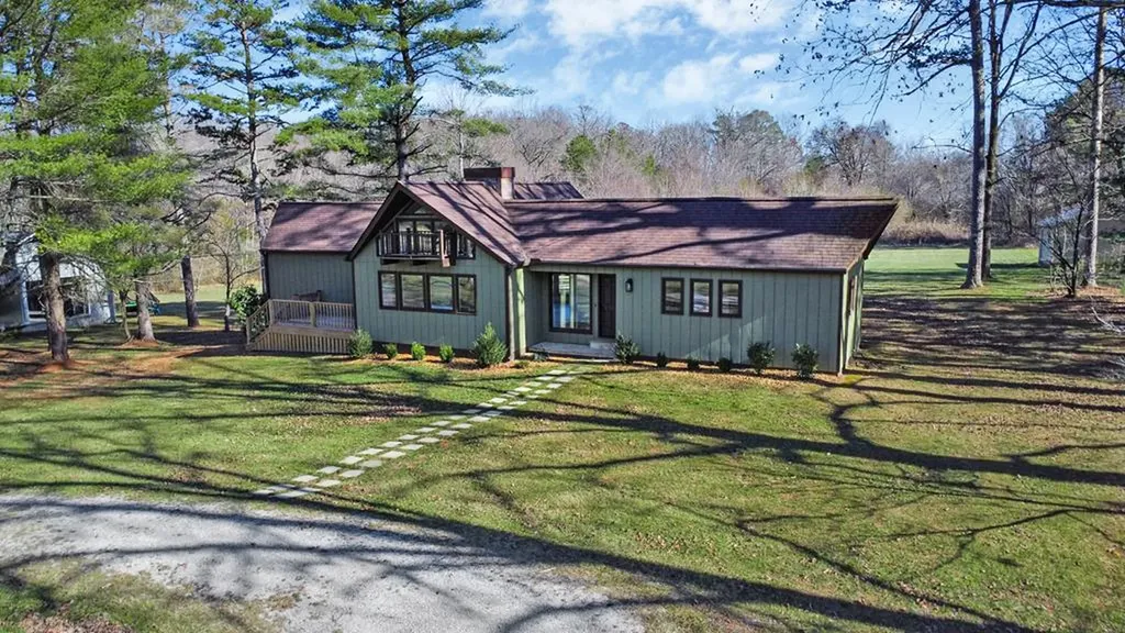 1651 Pennsylvania Jamestown TN 38556