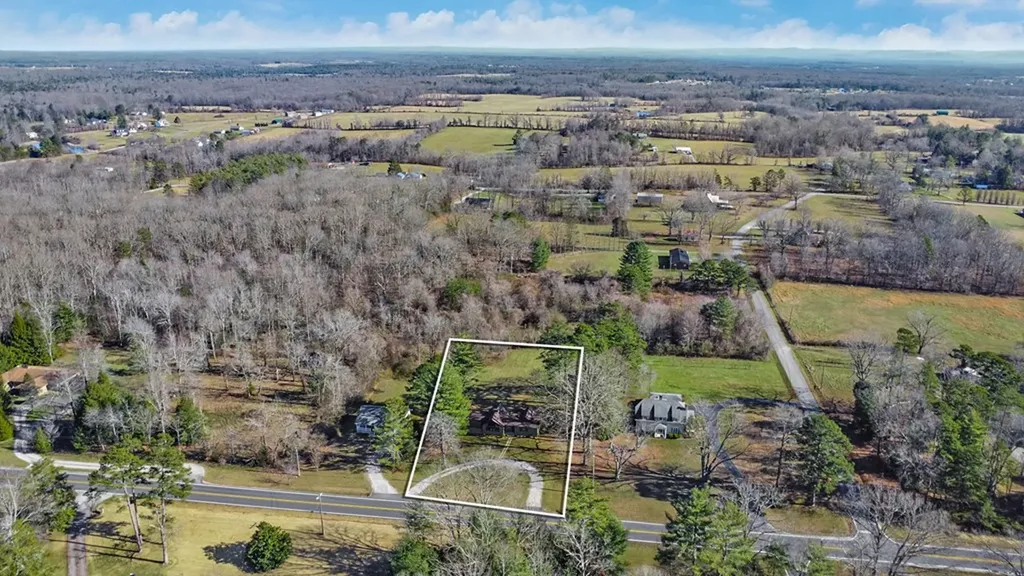 1651 Pennsylvania Jamestown TN 38556