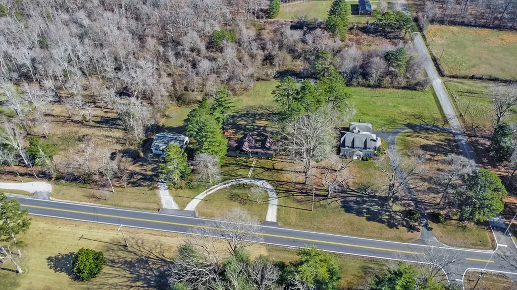 1651 Pennsylvania Jamestown TN 38556