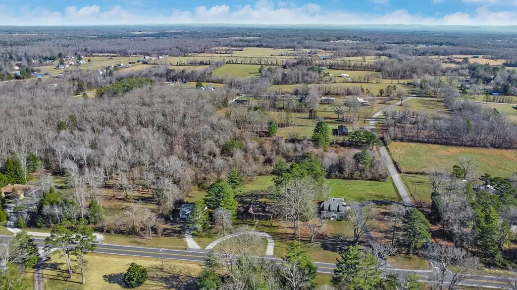 1651 Pennsylvania Jamestown TN 38556