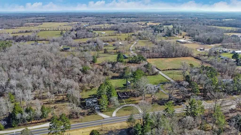 1651 Pennsylvania Jamestown TN 38556