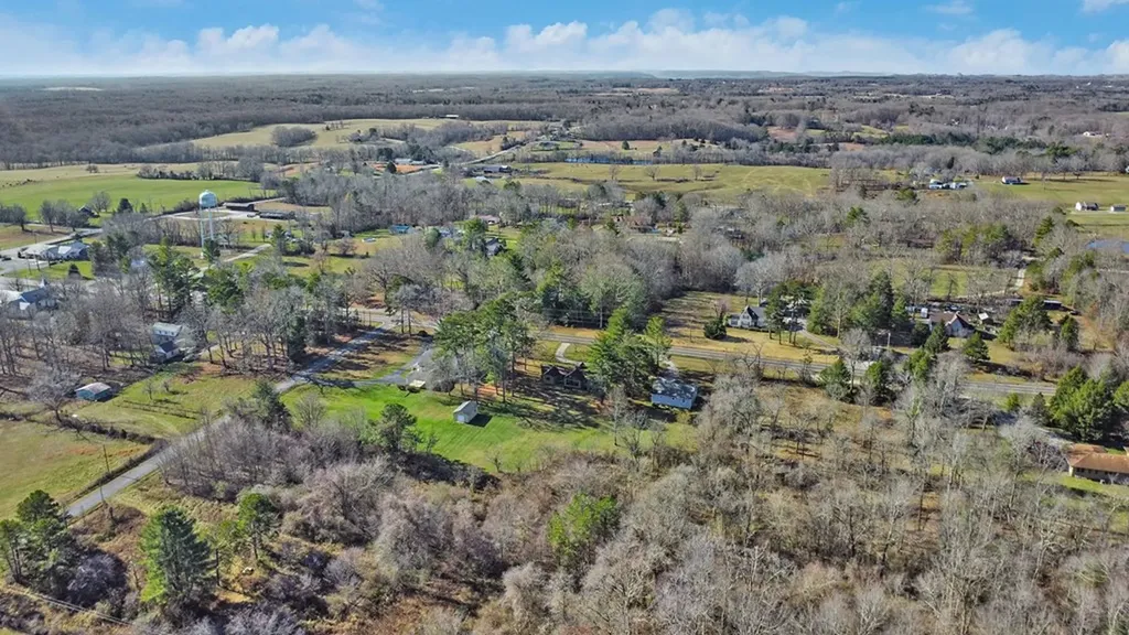 1651 Pennsylvania Jamestown TN 38556