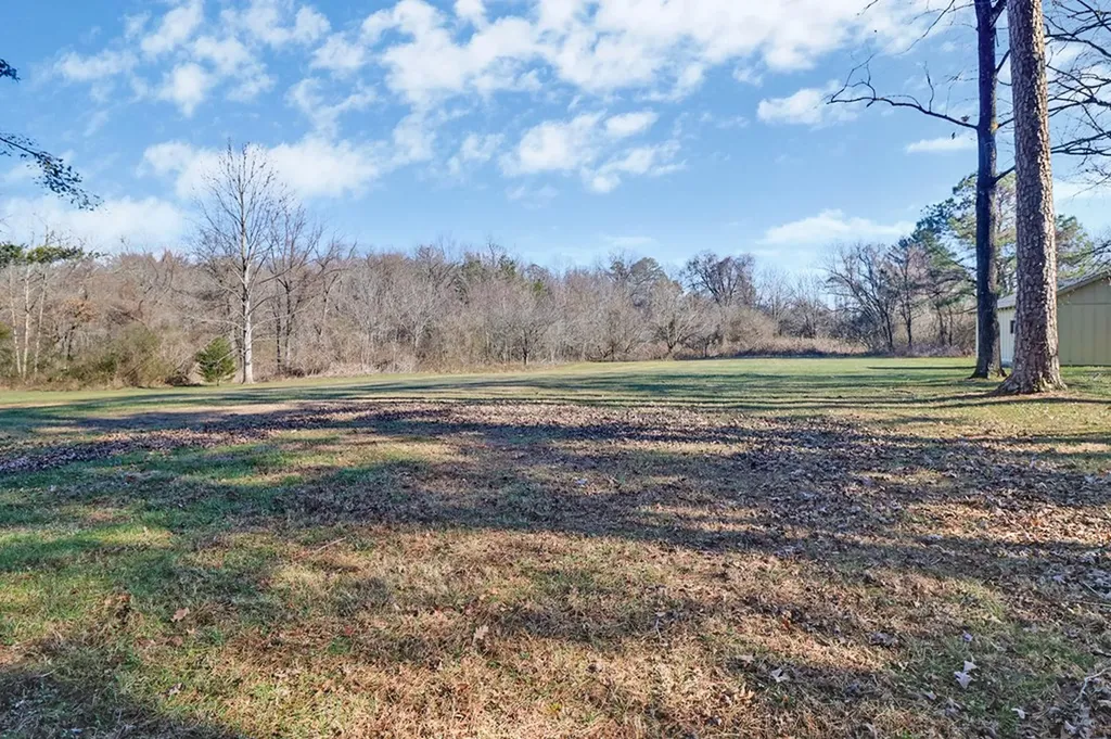 1651 Pennsylvania Jamestown TN 38556