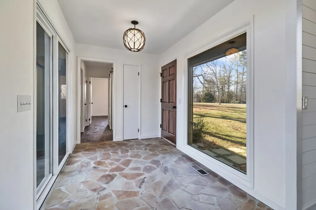 1651 Pennsylvania Jamestown TN 38556