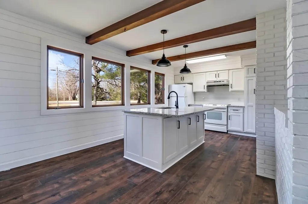 1651 Pennsylvania Jamestown TN 38556