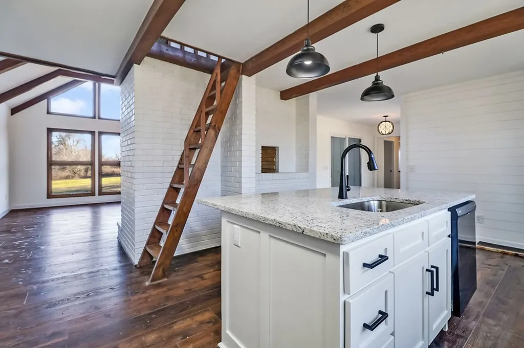 1651 Pennsylvania Jamestown TN 38556