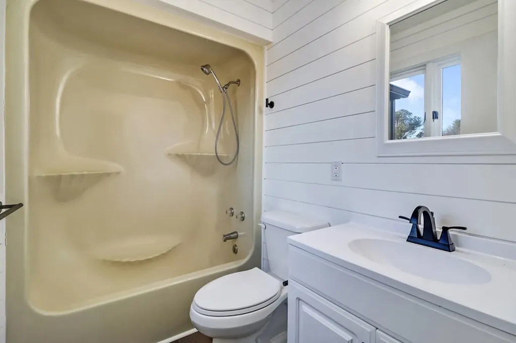 1651 Pennsylvania Jamestown TN 38556