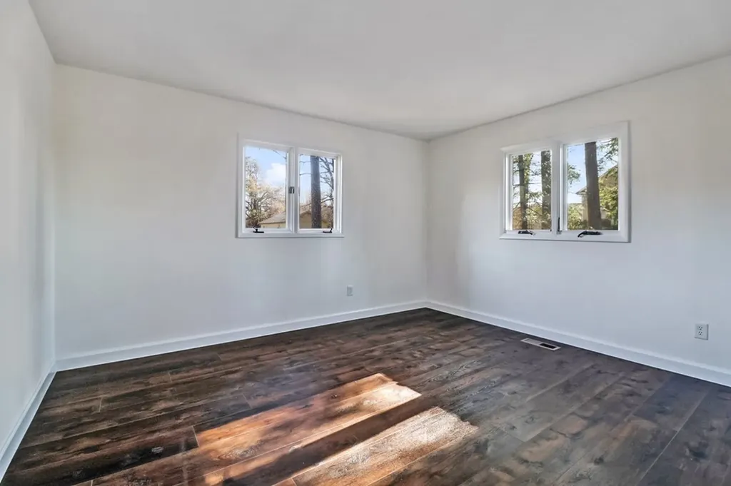 1651 Pennsylvania Jamestown TN 38556