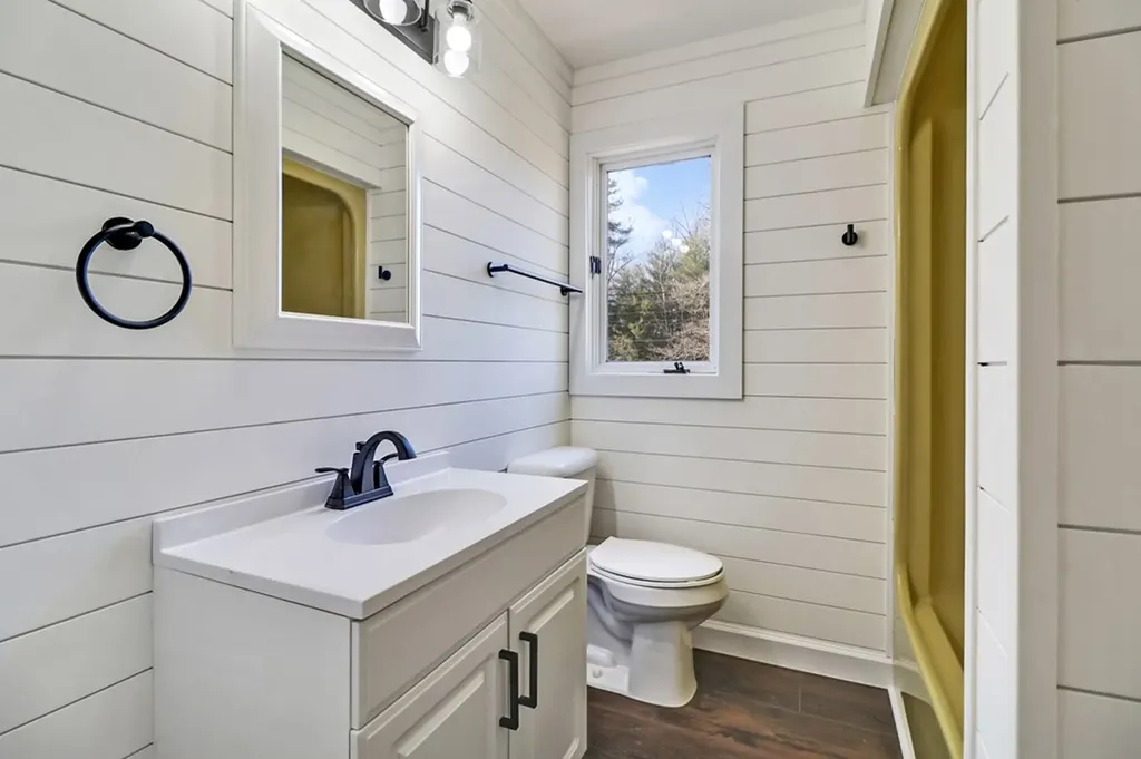 1651 Pennsylvania Jamestown TN 38556