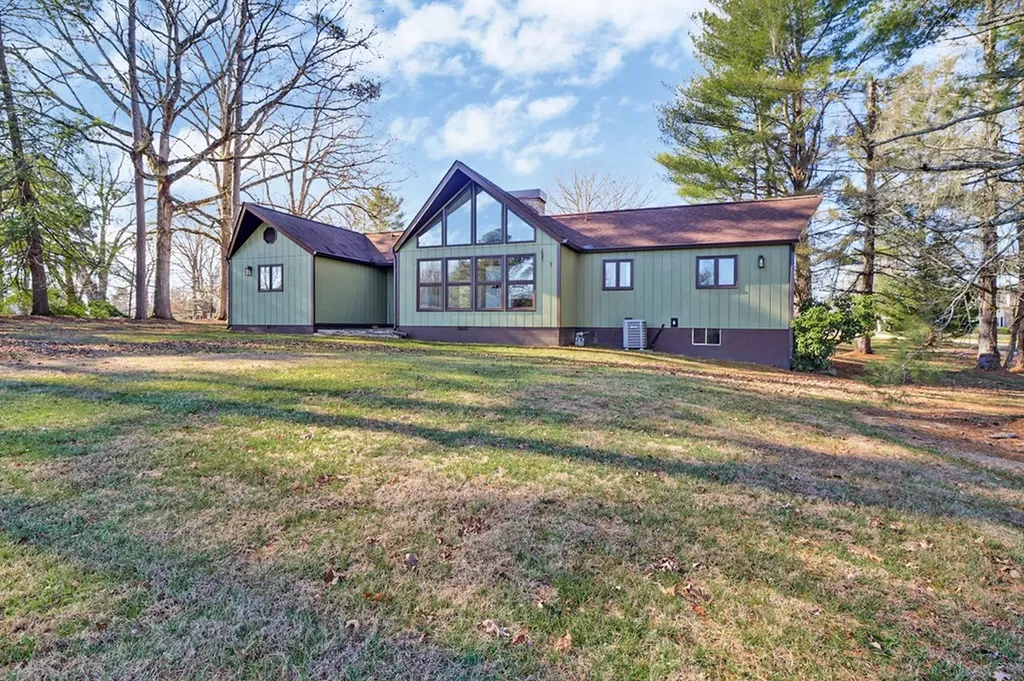 1651 Pennsylvania Jamestown TN 38556