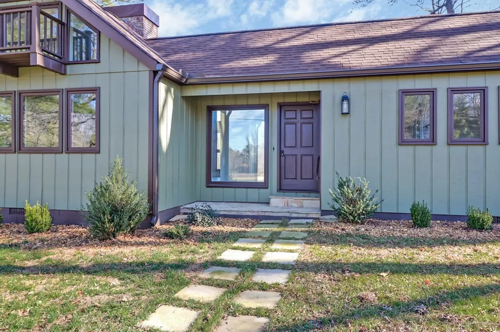 1651 Pennsylvania Jamestown TN 38556