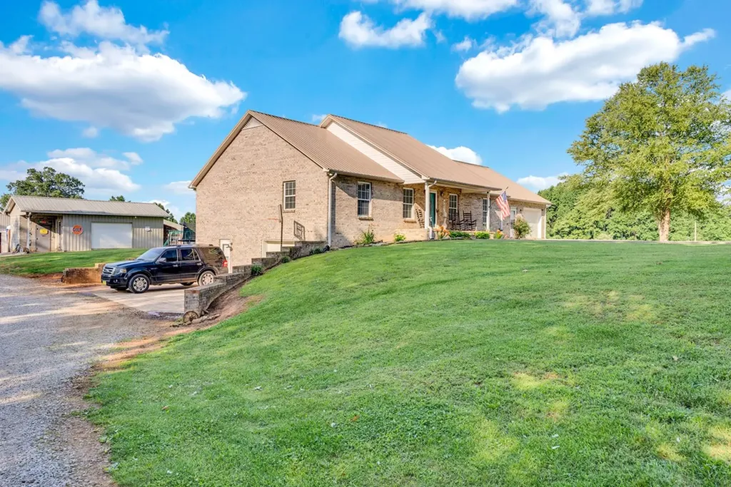 887 Ray Cemetery Road Sparta TN 38583