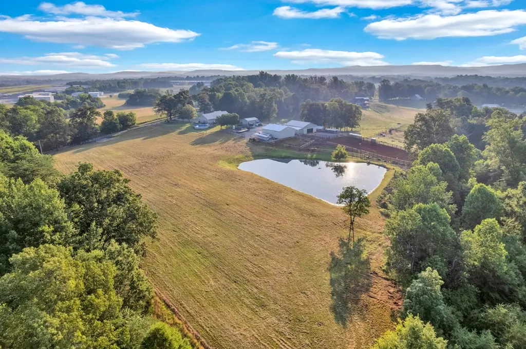 887 Ray Cemetery Road Sparta TN 38583