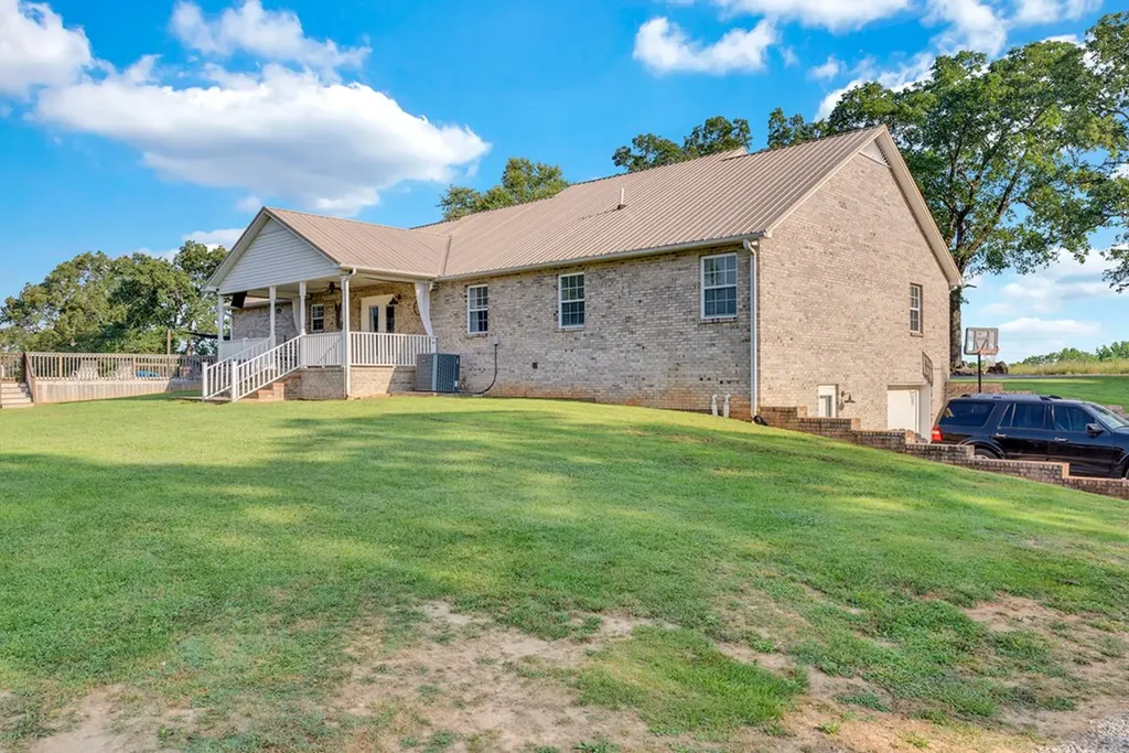 887 Ray Cemetery Road Sparta TN 38583