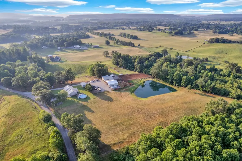 887 Ray Cemetery Road Sparta TN 38583