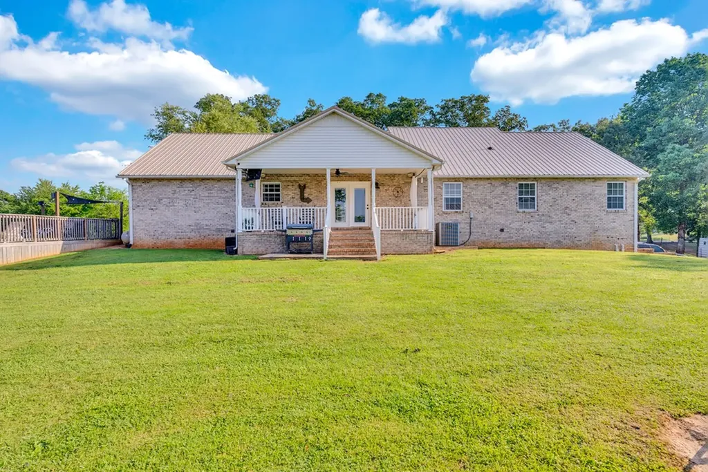 887 Ray Cemetery Road Sparta TN 38583