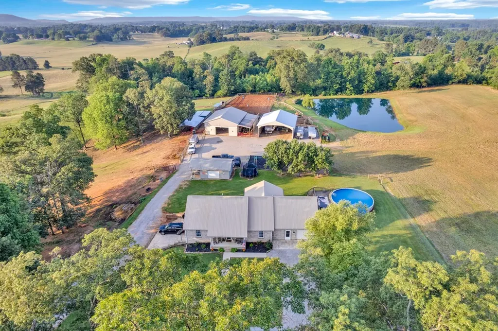 887 Ray Cemetery Road Sparta TN 38583