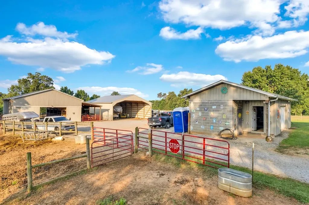 887 Ray Cemetery Road Sparta TN 38583