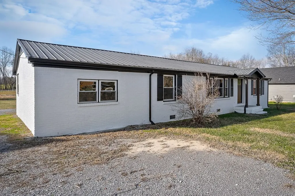 763 Smith Road Smithville TN 37166