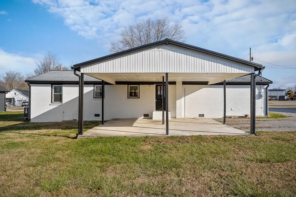 763 Smith Road Smithville TN 37166