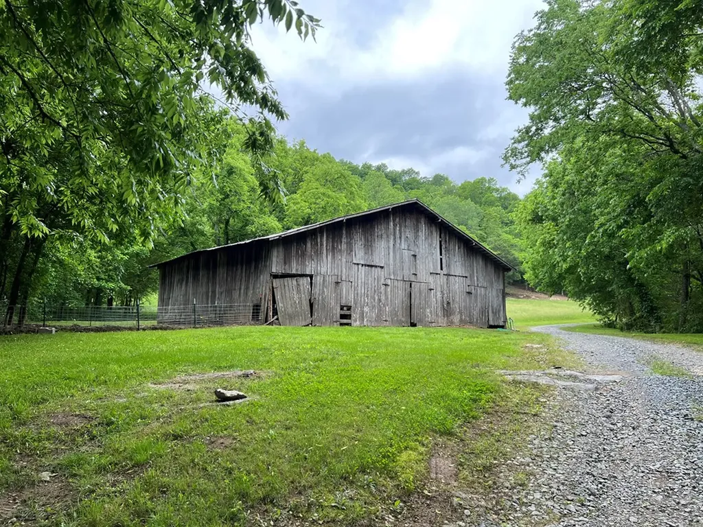 250 Woodard Hollow Lane Gainesboro TN 38562