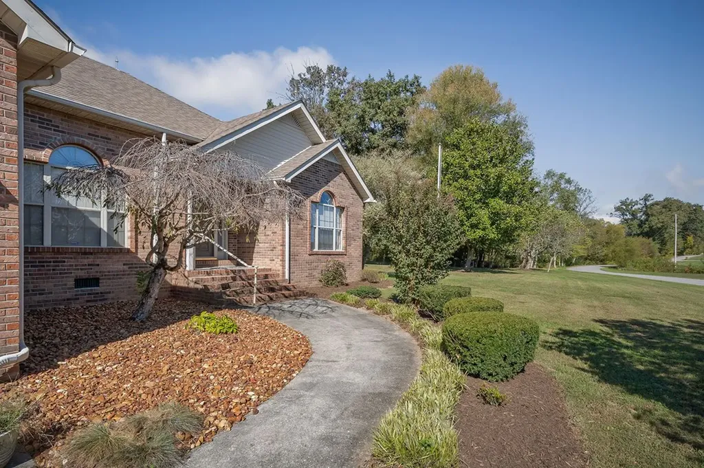 3582 SW South Pointe Road Cookeville TN 38506
