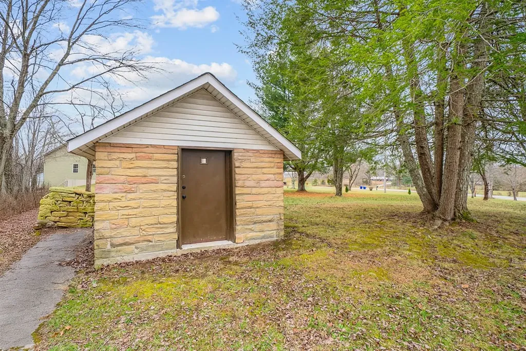 64 Pugh Road Crossville TN 38555