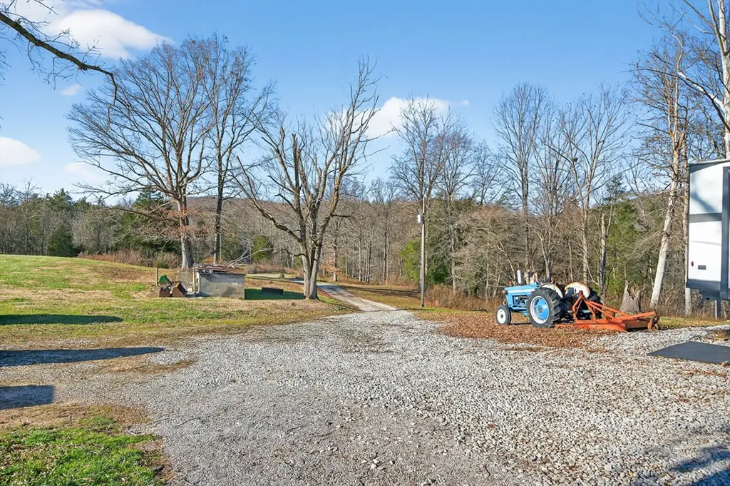 8225 Red Hill Road Pall Mall TN 38577