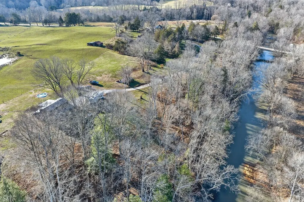 8225 Red Hill Road Pall Mall TN 38577