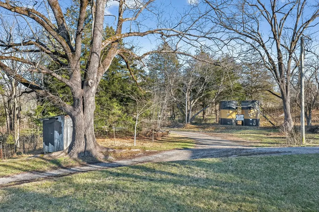 8225 Red Hill Road Pall Mall TN 38577