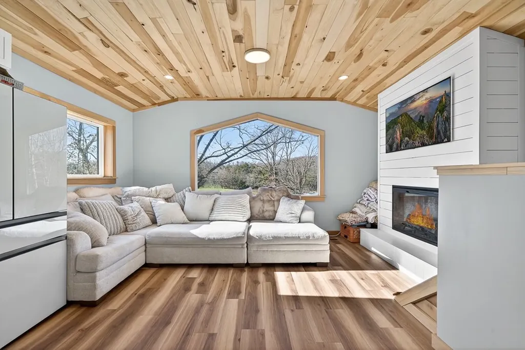 8225 Red Hill Road Pall Mall TN 38577