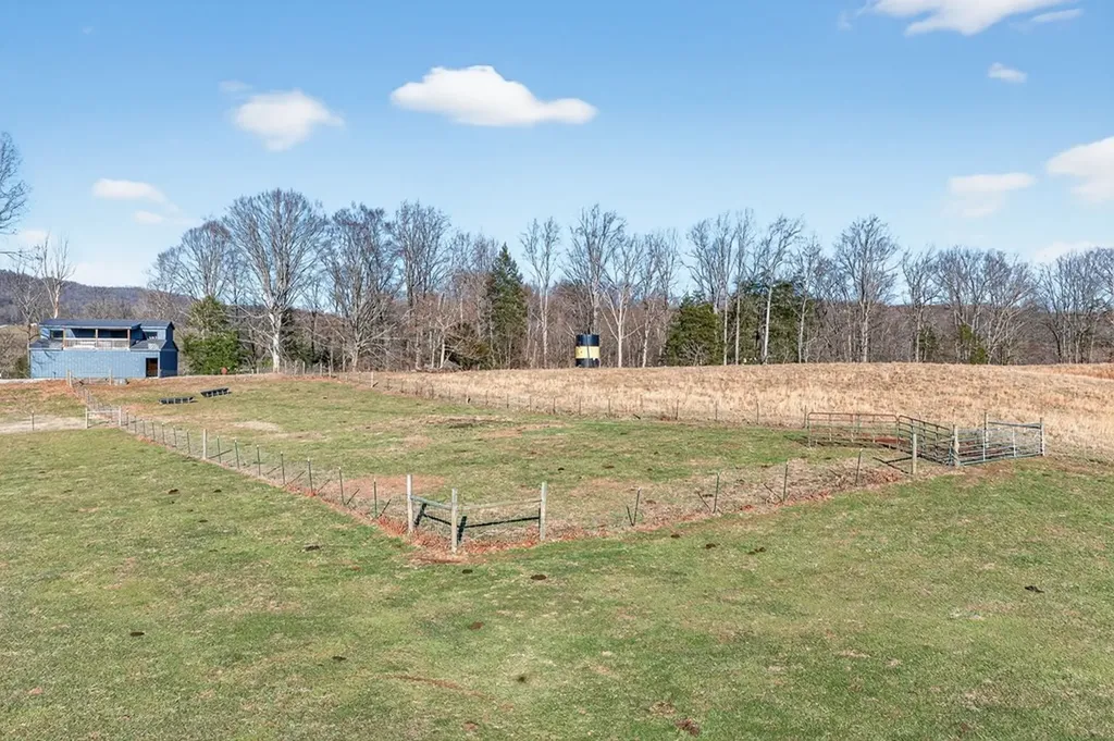 8225 Red Hill Road Pall Mall TN 38577