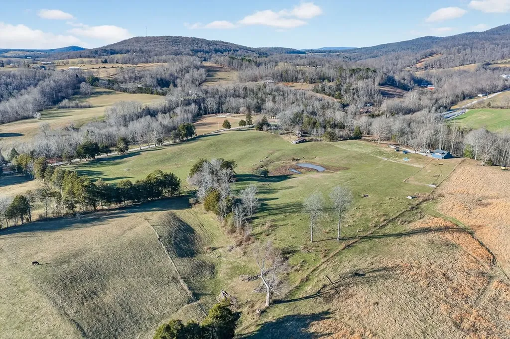 8225 Red Hill Road Pall Mall TN 38577