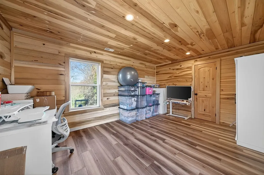 8225 Red Hill Road Pall Mall TN 38577