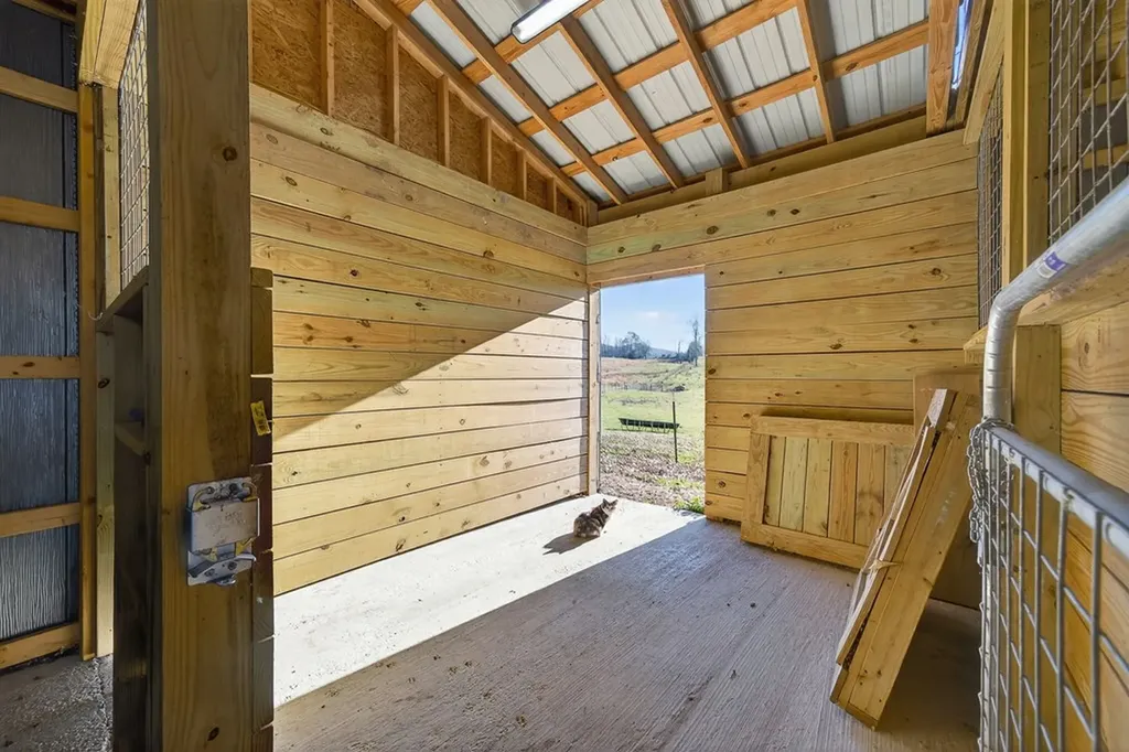 8225 Red Hill Road Pall Mall TN 38577