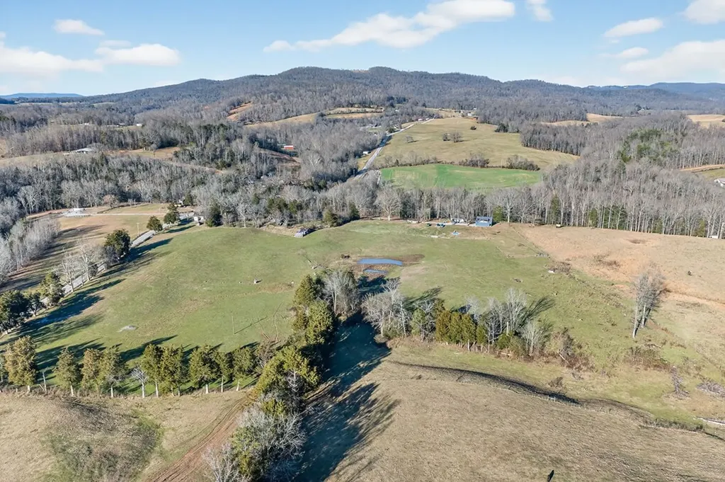 8225 Red Hill Road Pall Mall TN 38577