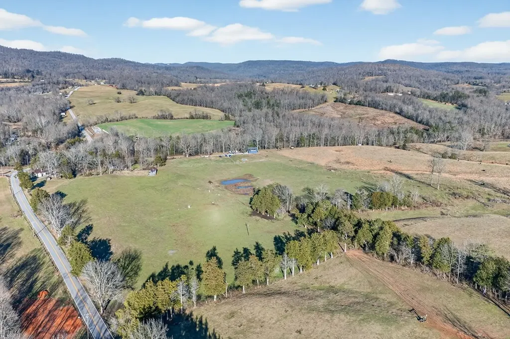 8225 Red Hill Road Pall Mall TN 38577