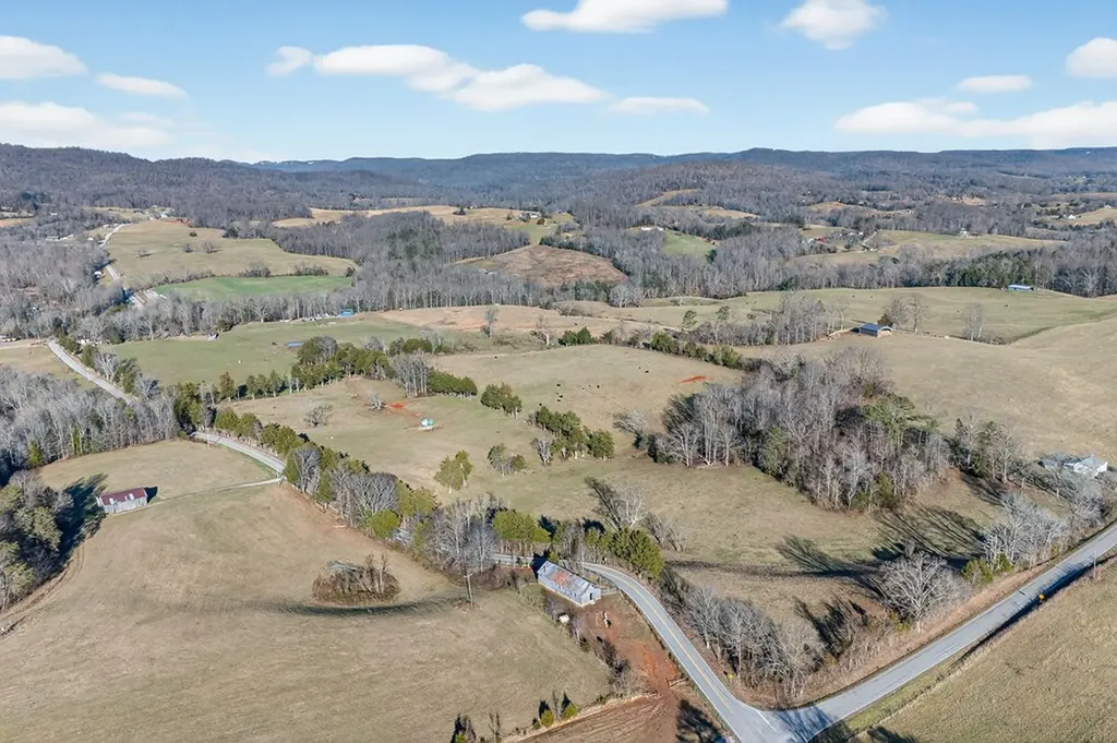 8225 Red Hill Road Pall Mall TN 38577