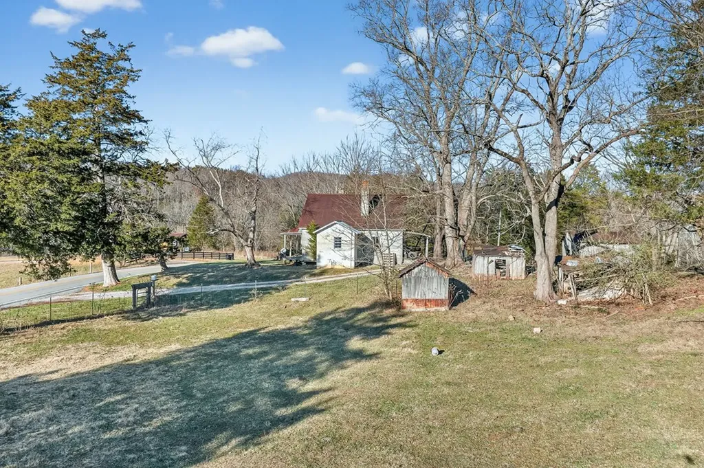 8225 Red Hill Road Pall Mall TN 38577