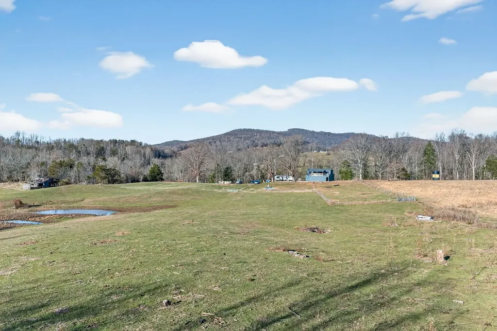 8225 Red Hill Road Pall Mall TN 38577