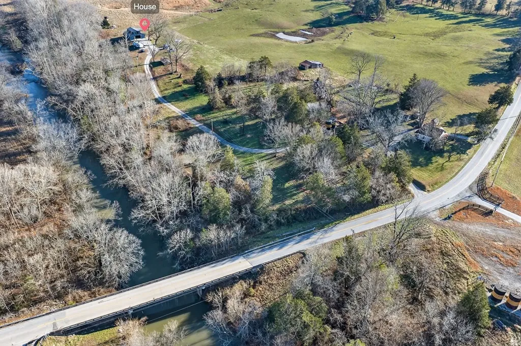 8225 Red Hill Road Pall Mall TN 38577