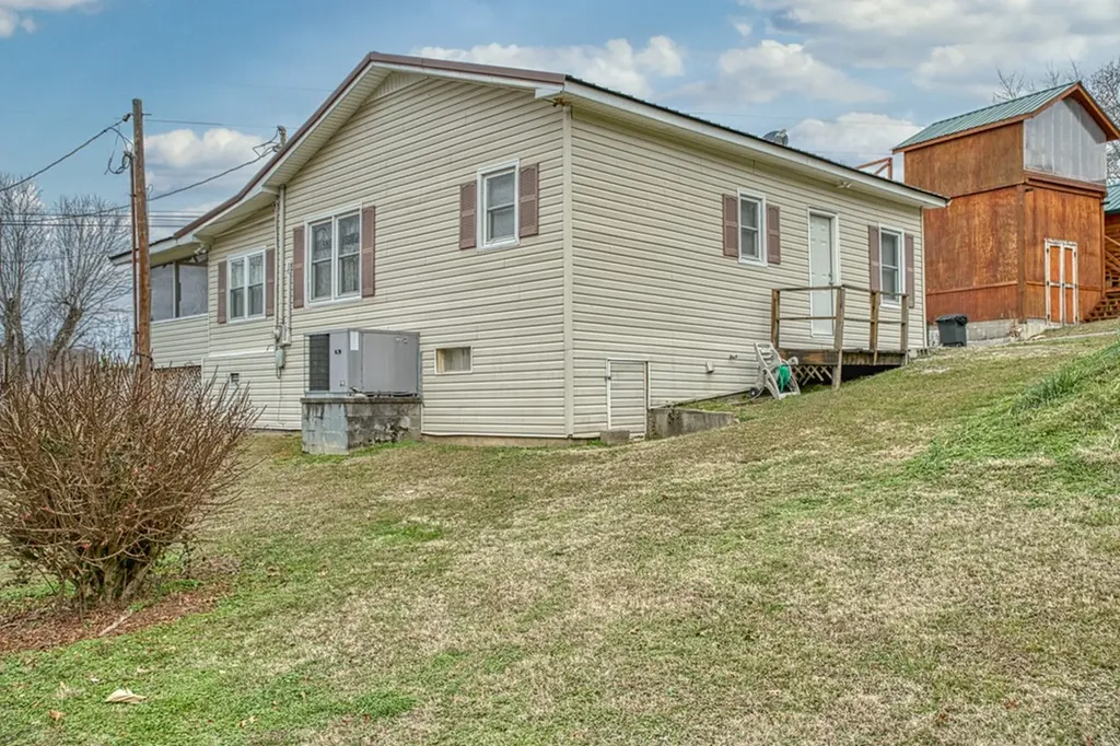 1369 Austin Lake Road Baxter TN 38544